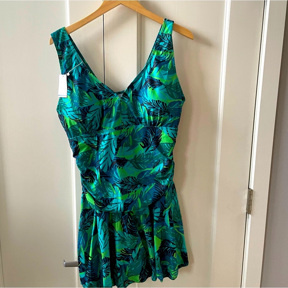 THE BIKINI & BEACH LIFESTYLE
Summer NWT green leaves